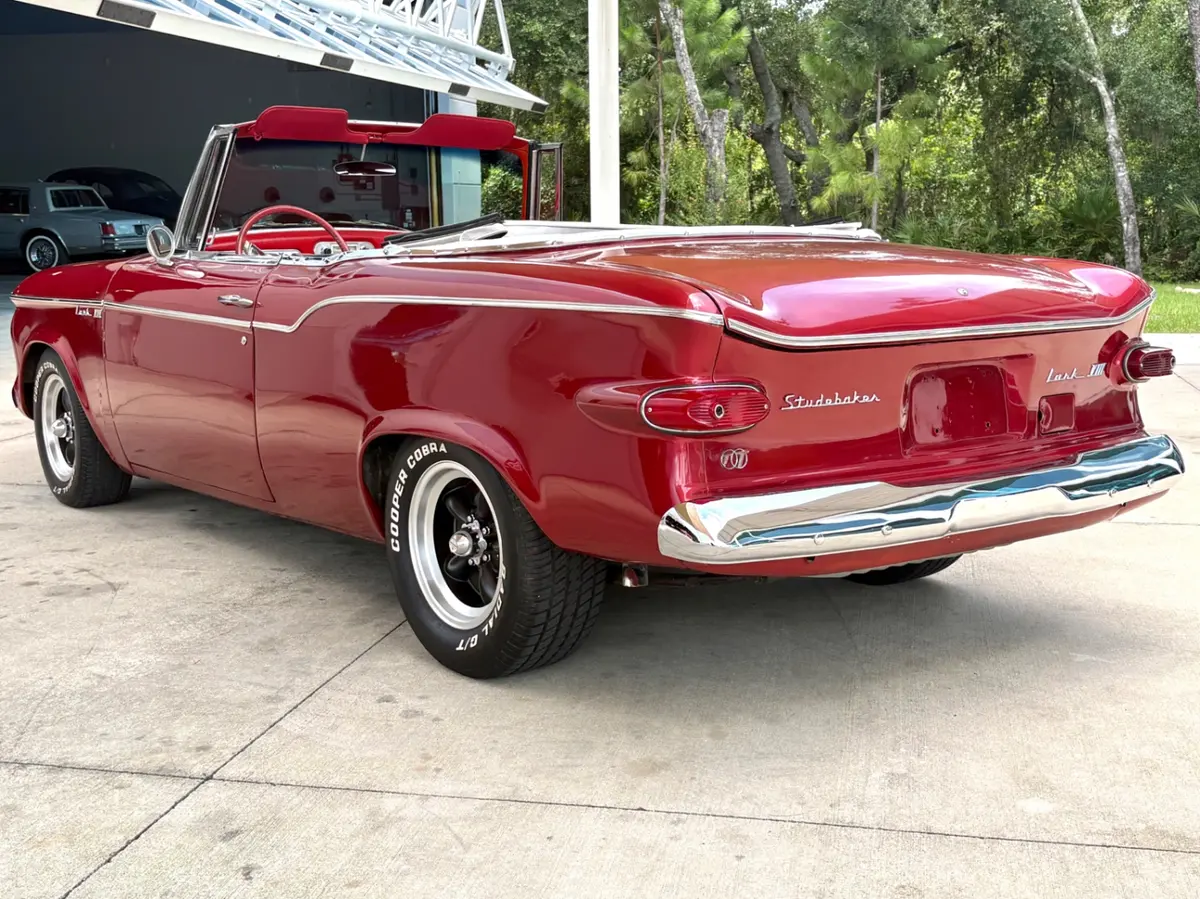 Vehicle photo 9