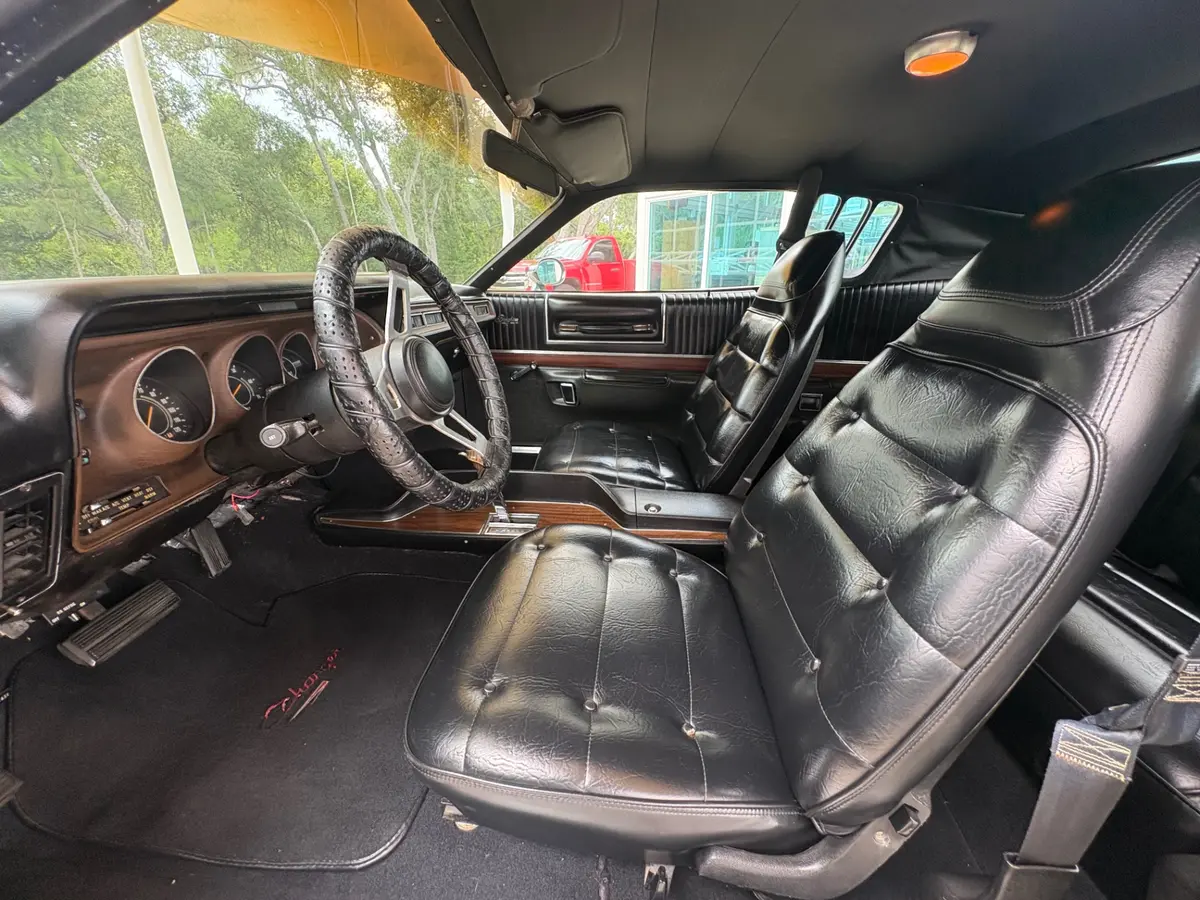 Vehicle photo 31