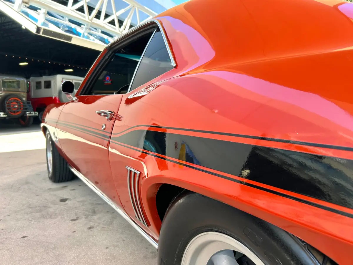 Vehicle photo 15