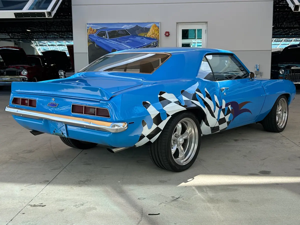 Vehicle photo 5