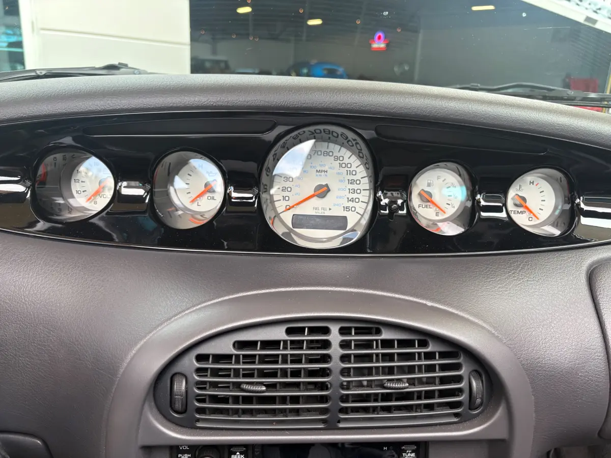 Vehicle photo 50