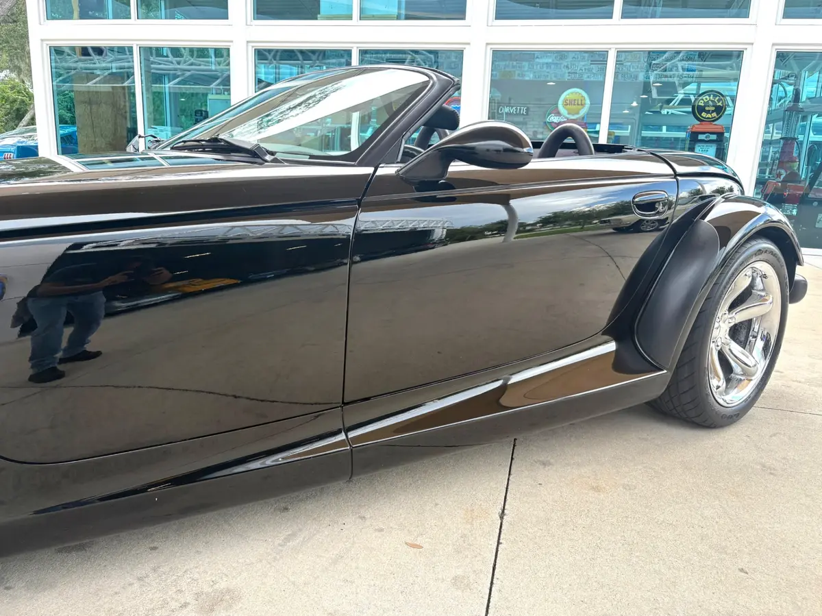 Vehicle photo 13