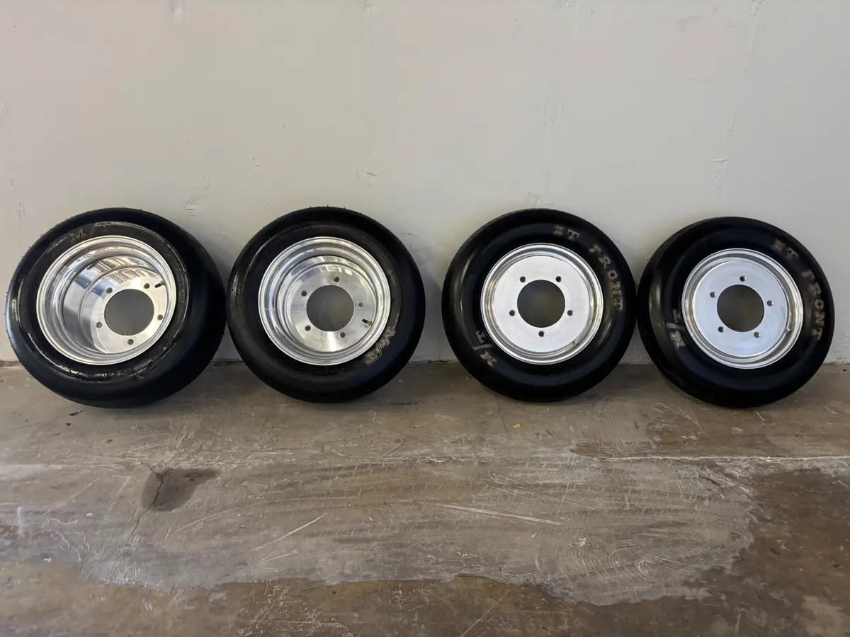 Vehicle photo 19