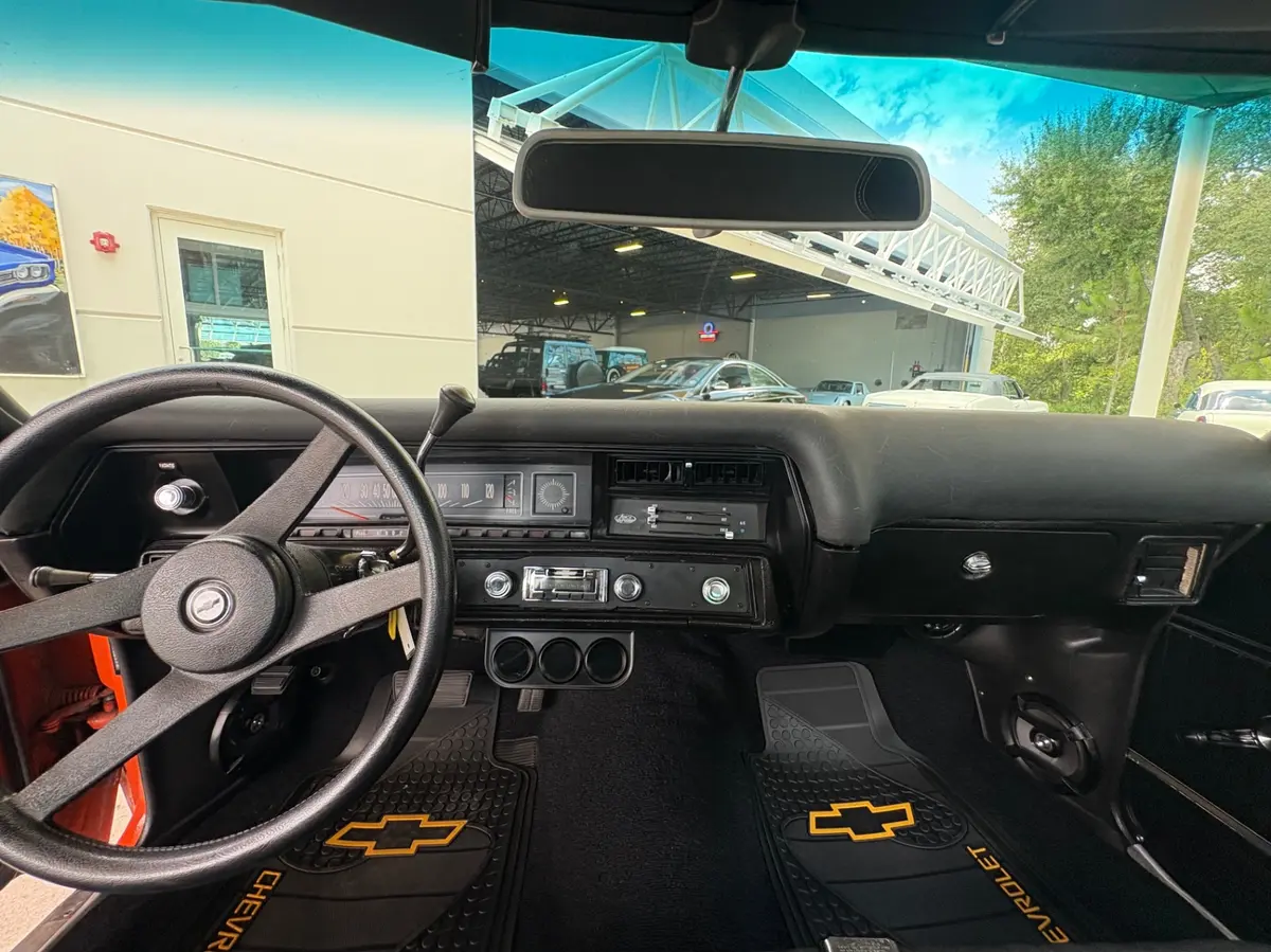 Vehicle photo 35