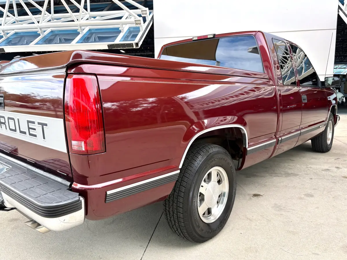 Vehicle photo 16