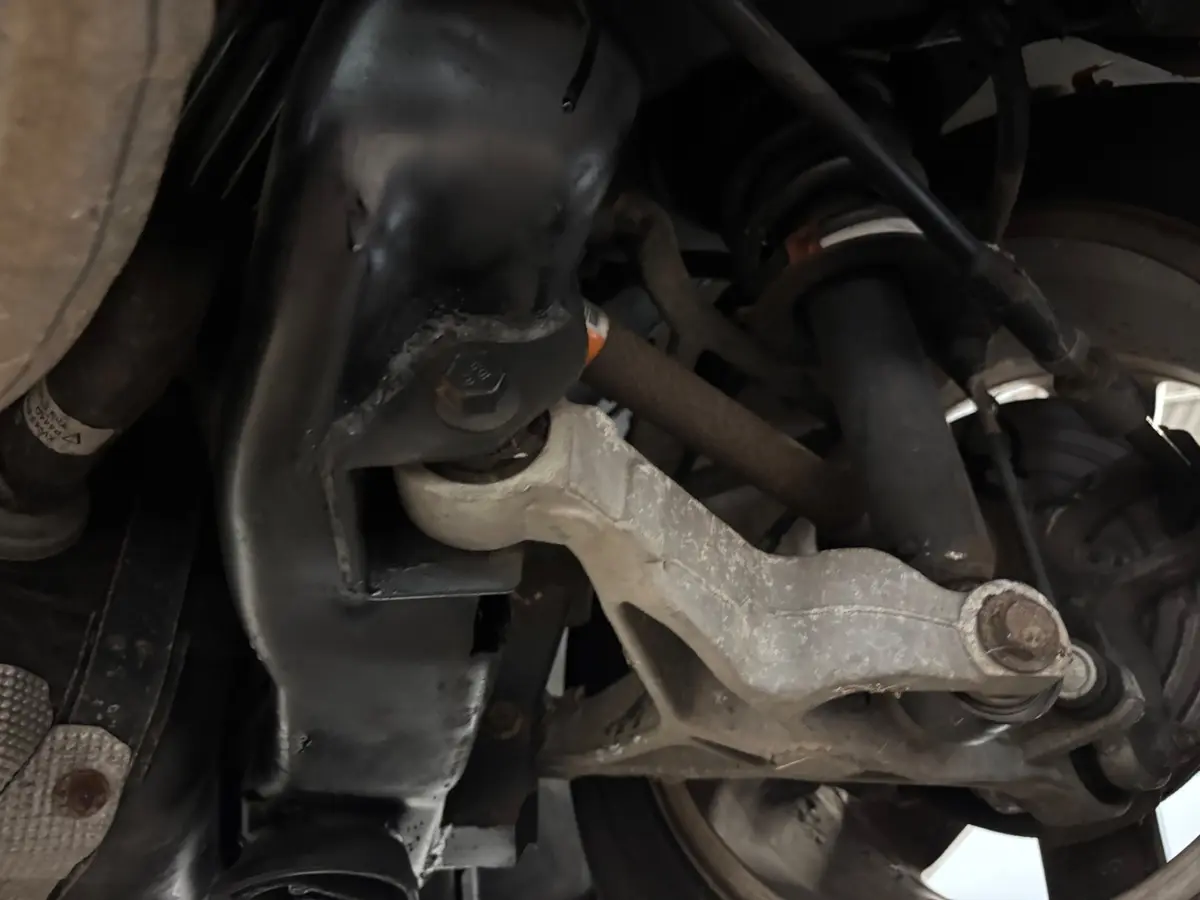 Vehicle photo 34