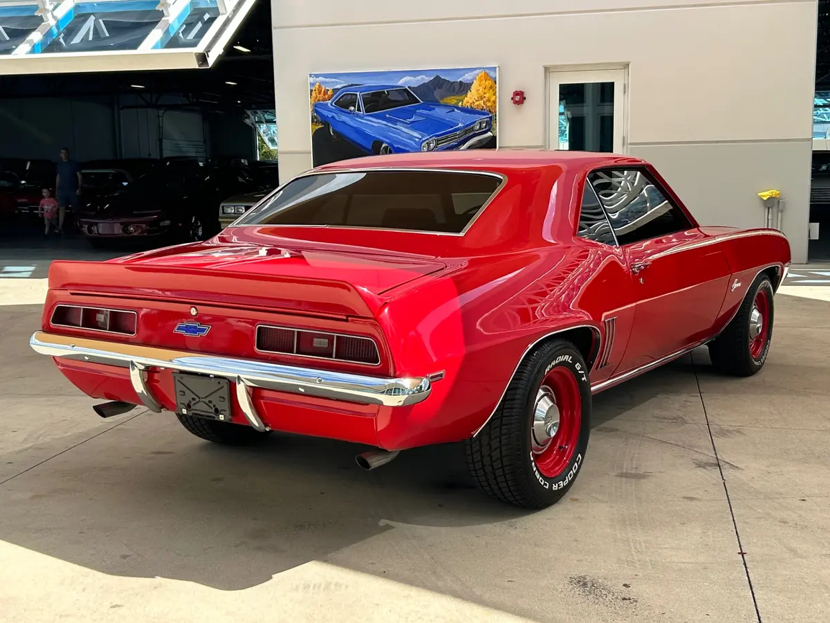Vehicle photo 5