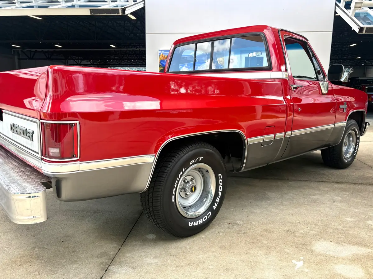 Vehicle photo 16