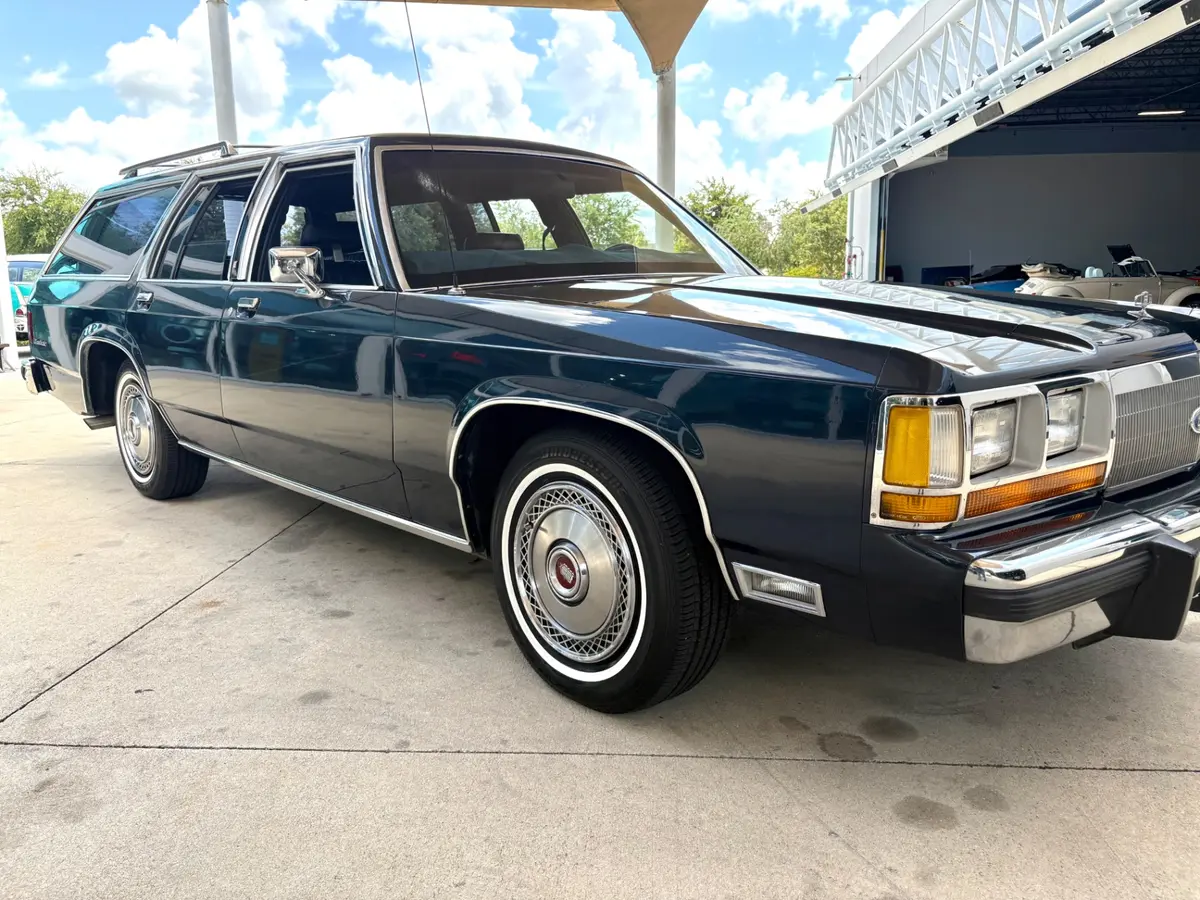 Vehicle photo 19