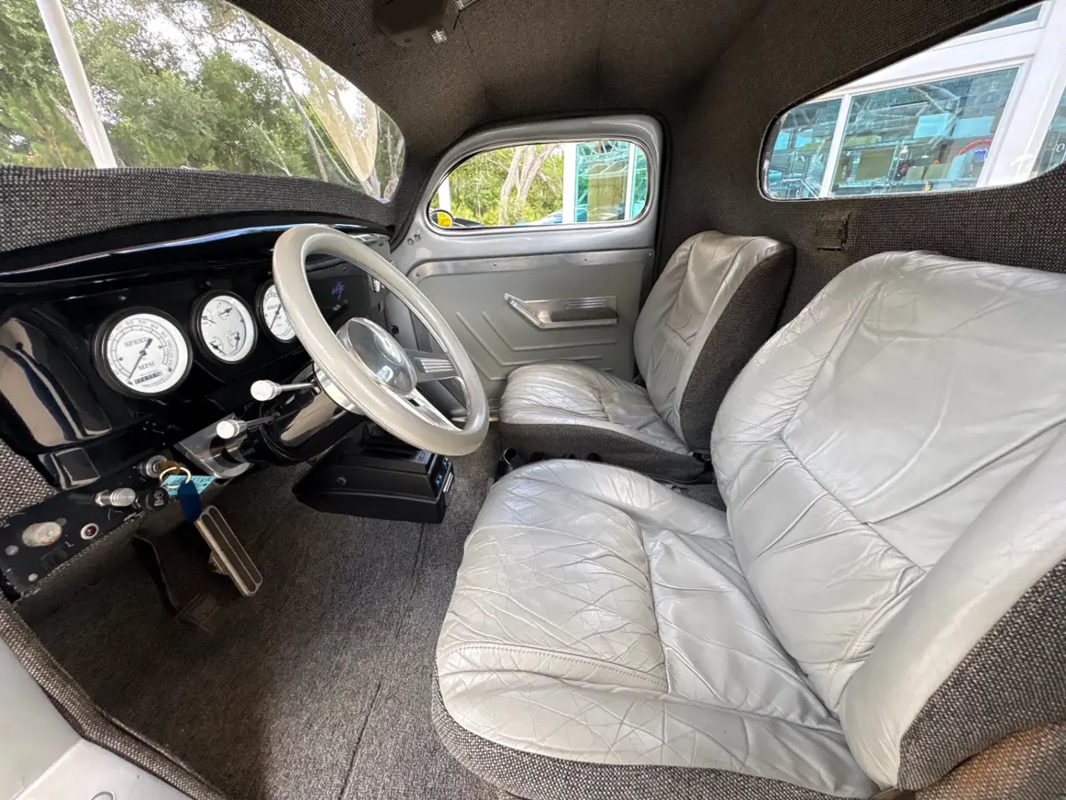 Vehicle photo 32