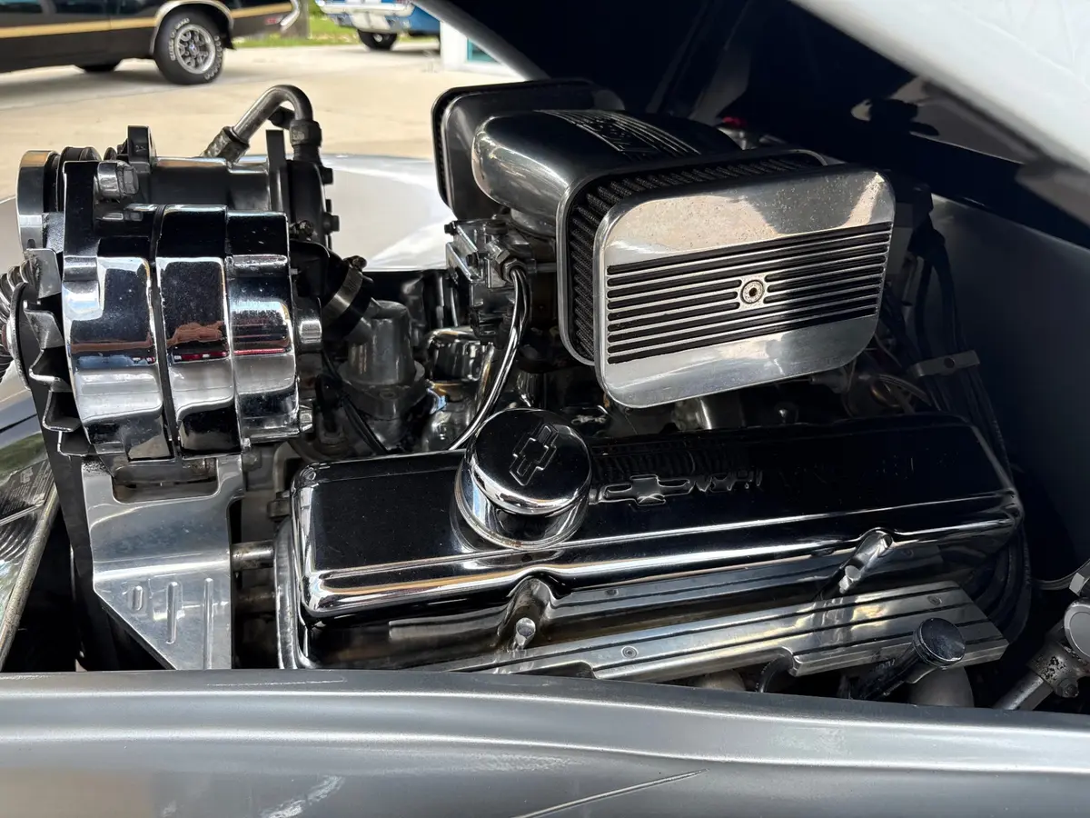 Vehicle photo 29