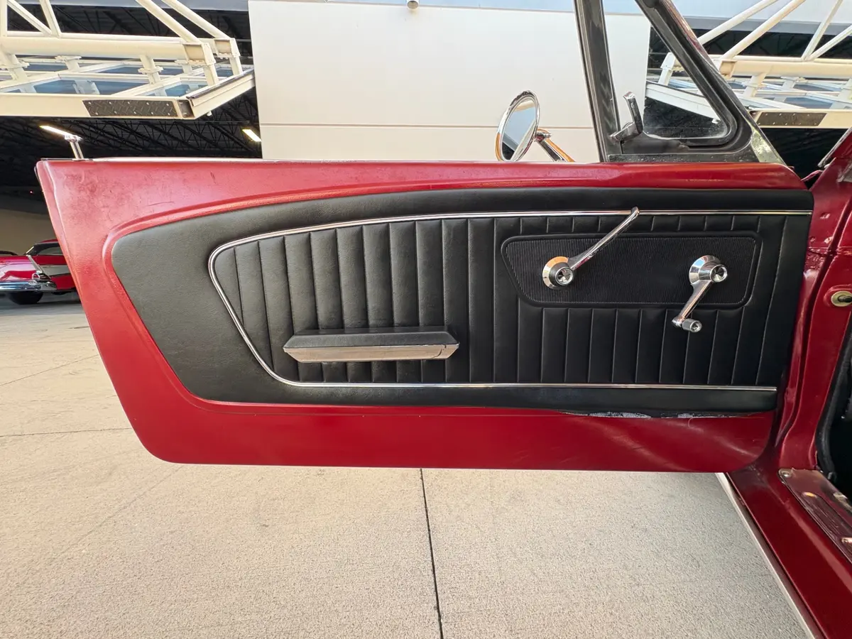 Vehicle photo 32