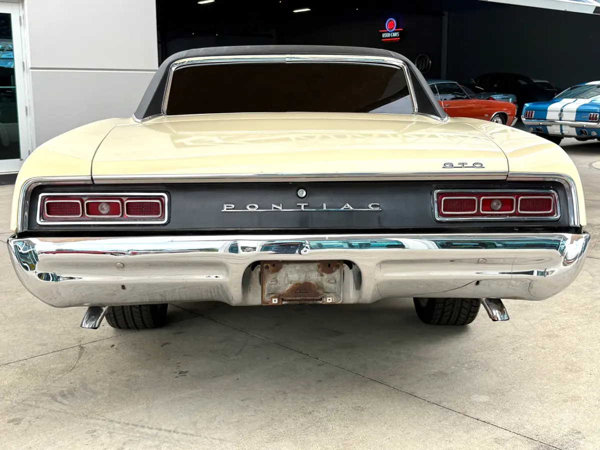 Vehicle photo 7