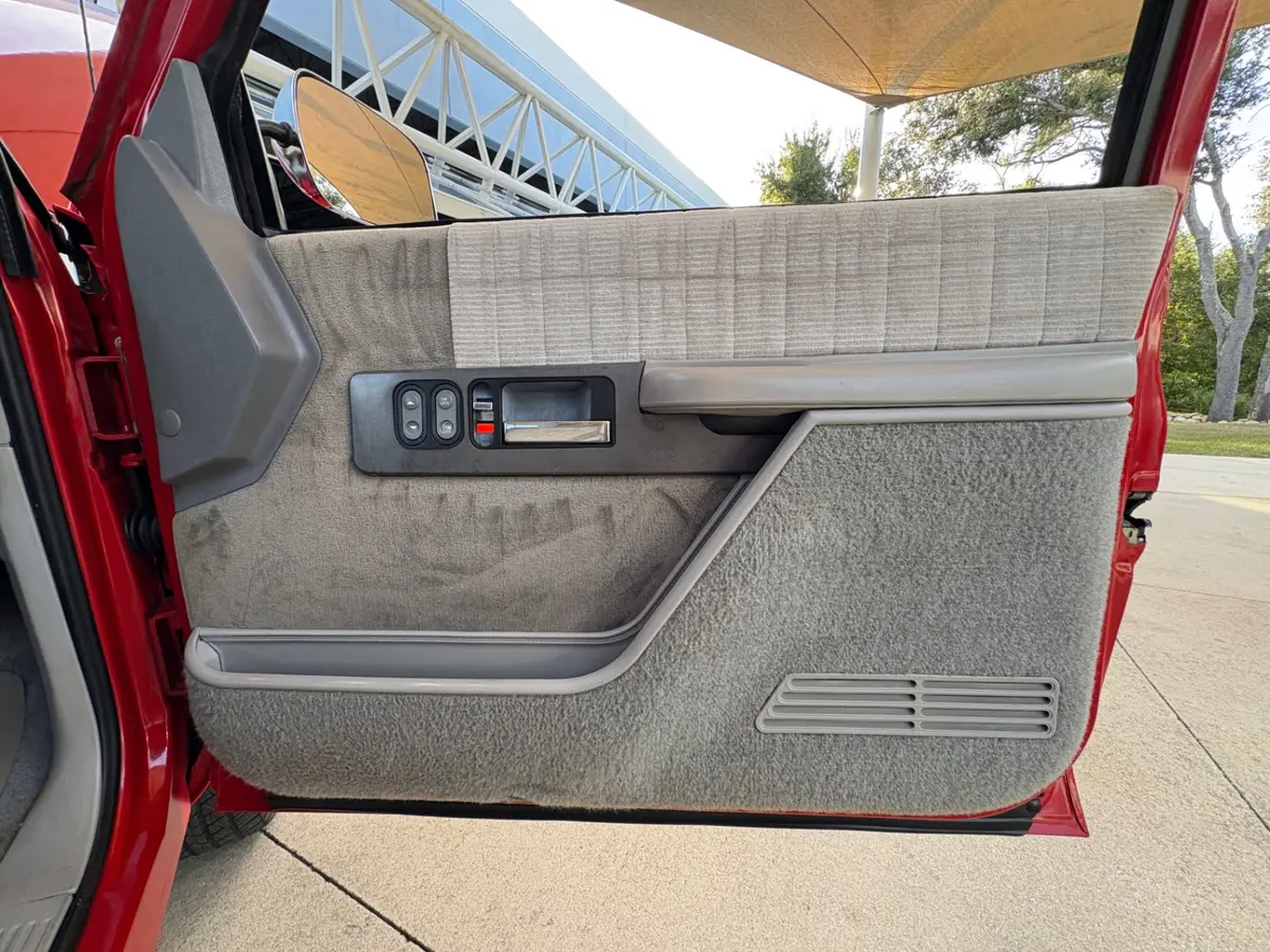 Vehicle photo 35