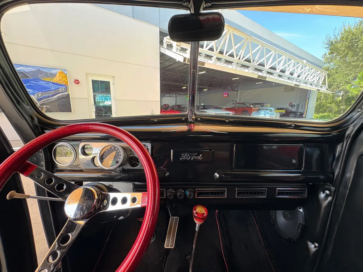Vehicle photo 34