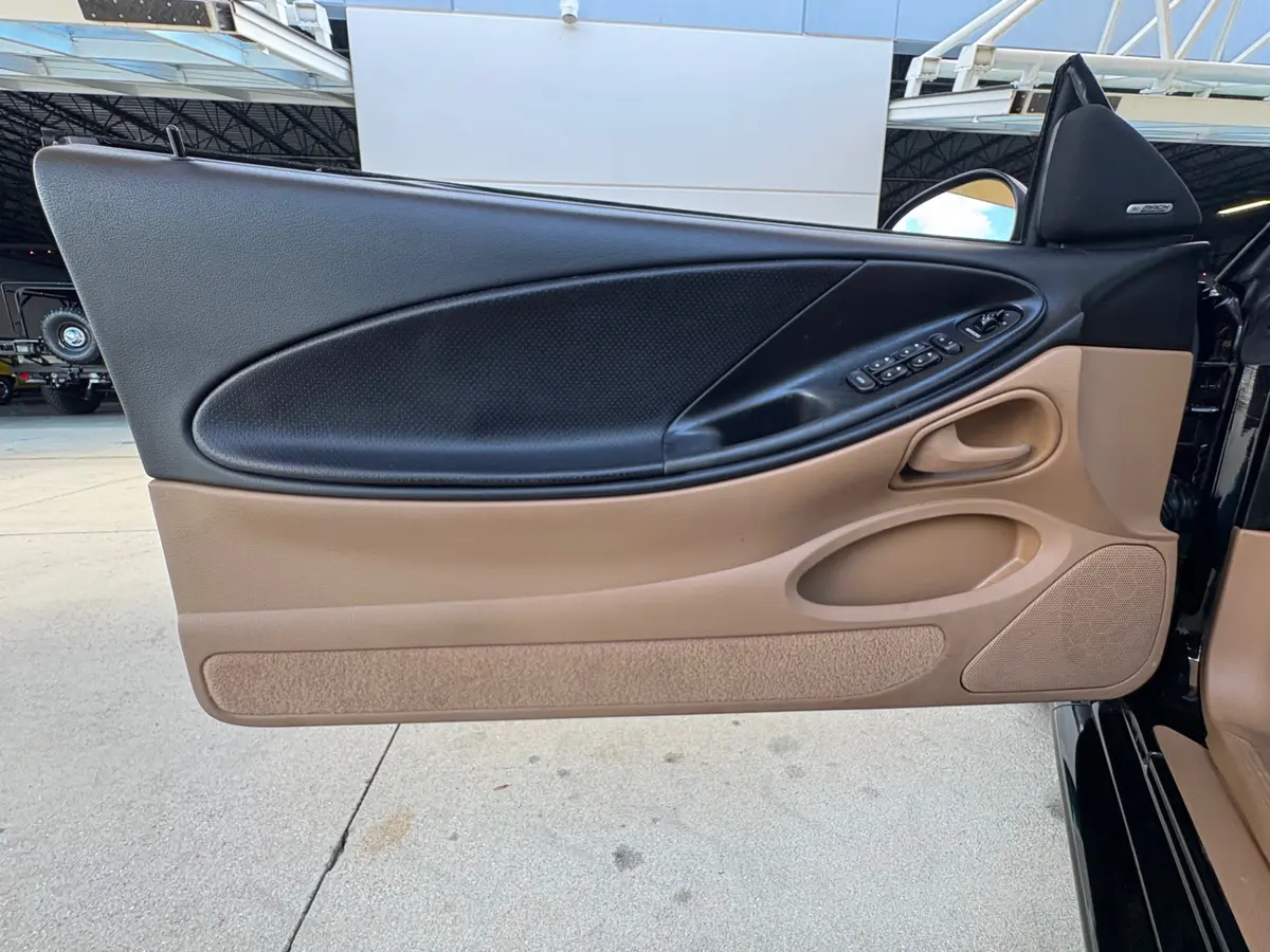 Vehicle photo 36