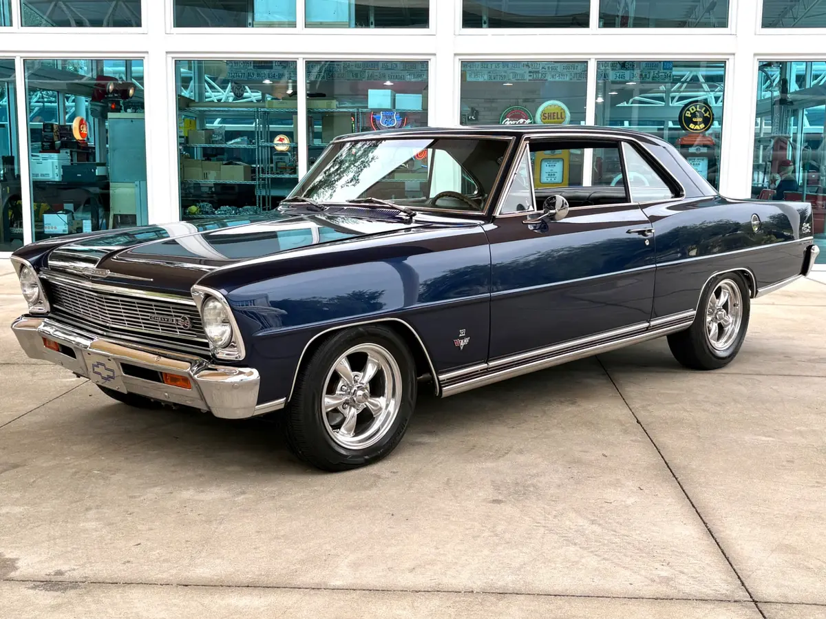 Vehicle photo 11