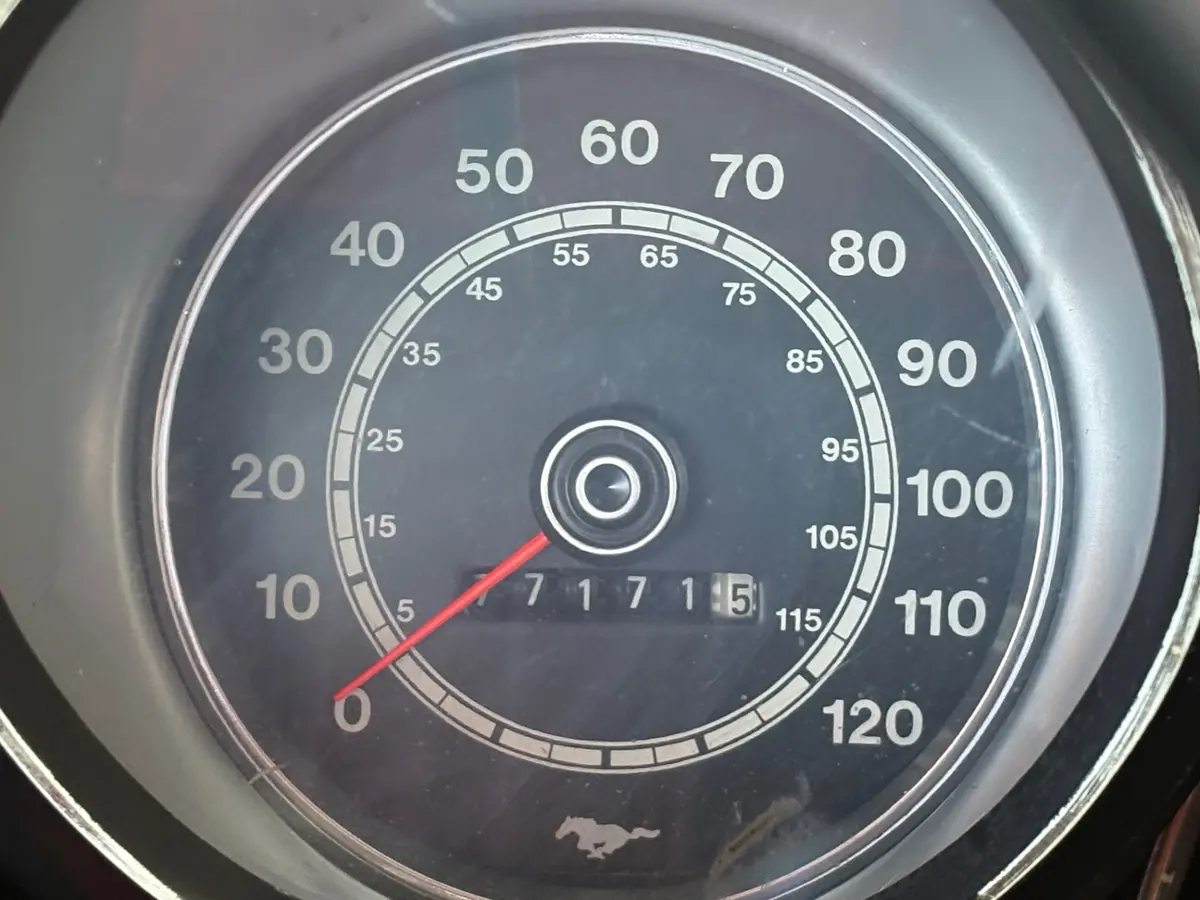 Vehicle photo 25