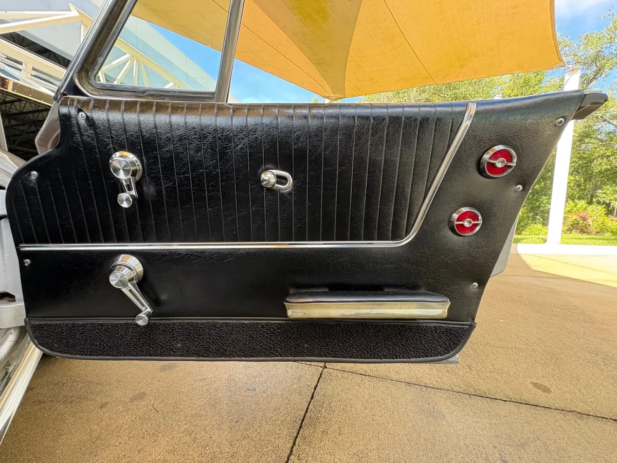 Vehicle photo 49