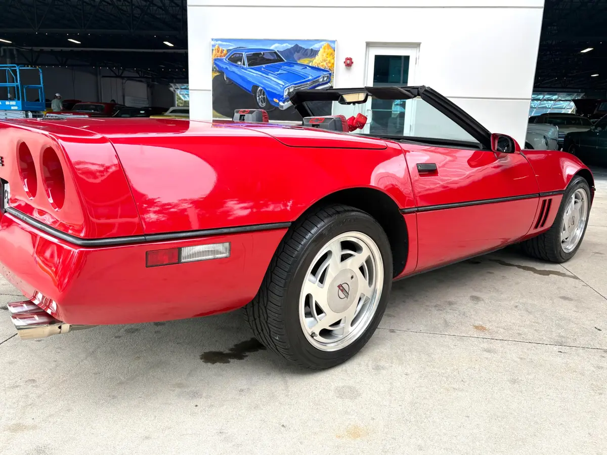 Vehicle photo 17