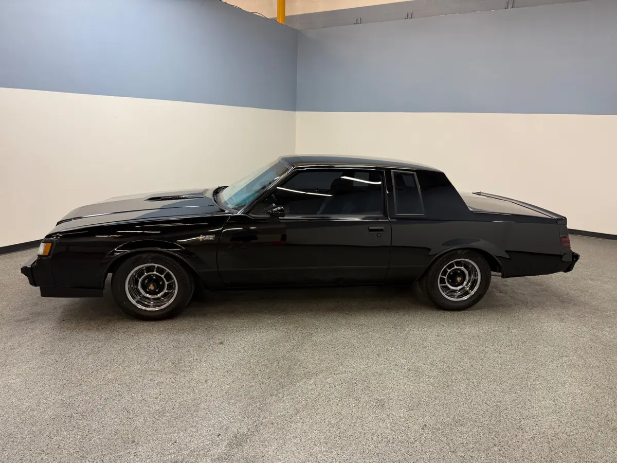 Vehicle photo 3