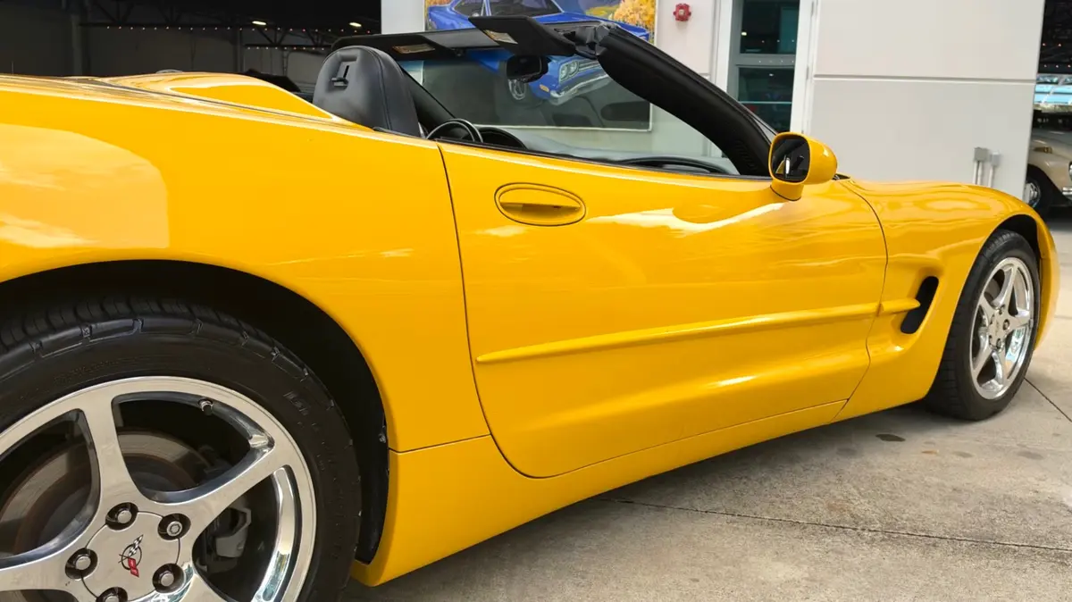 Vehicle photo 16