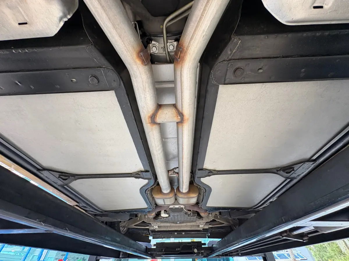 Vehicle photo 52