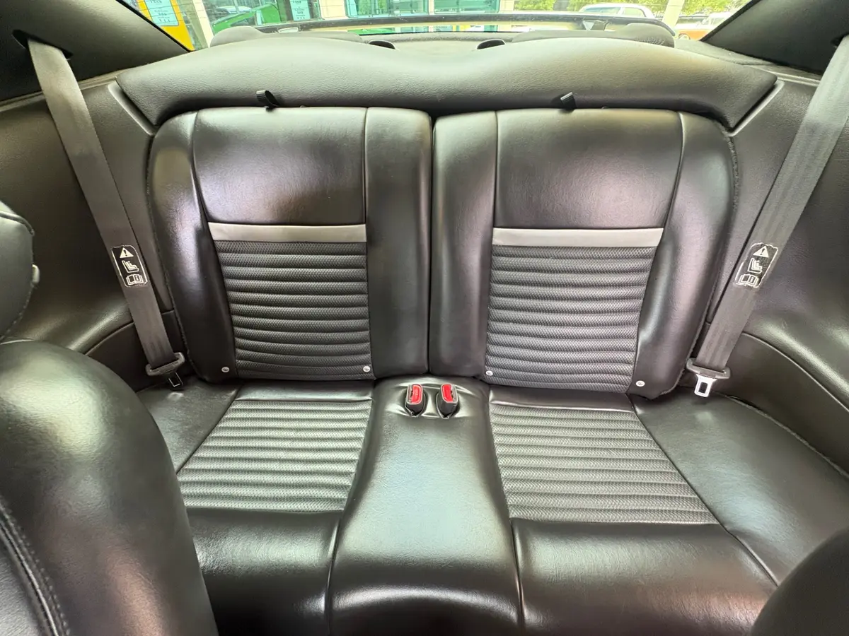 Vehicle photo 34