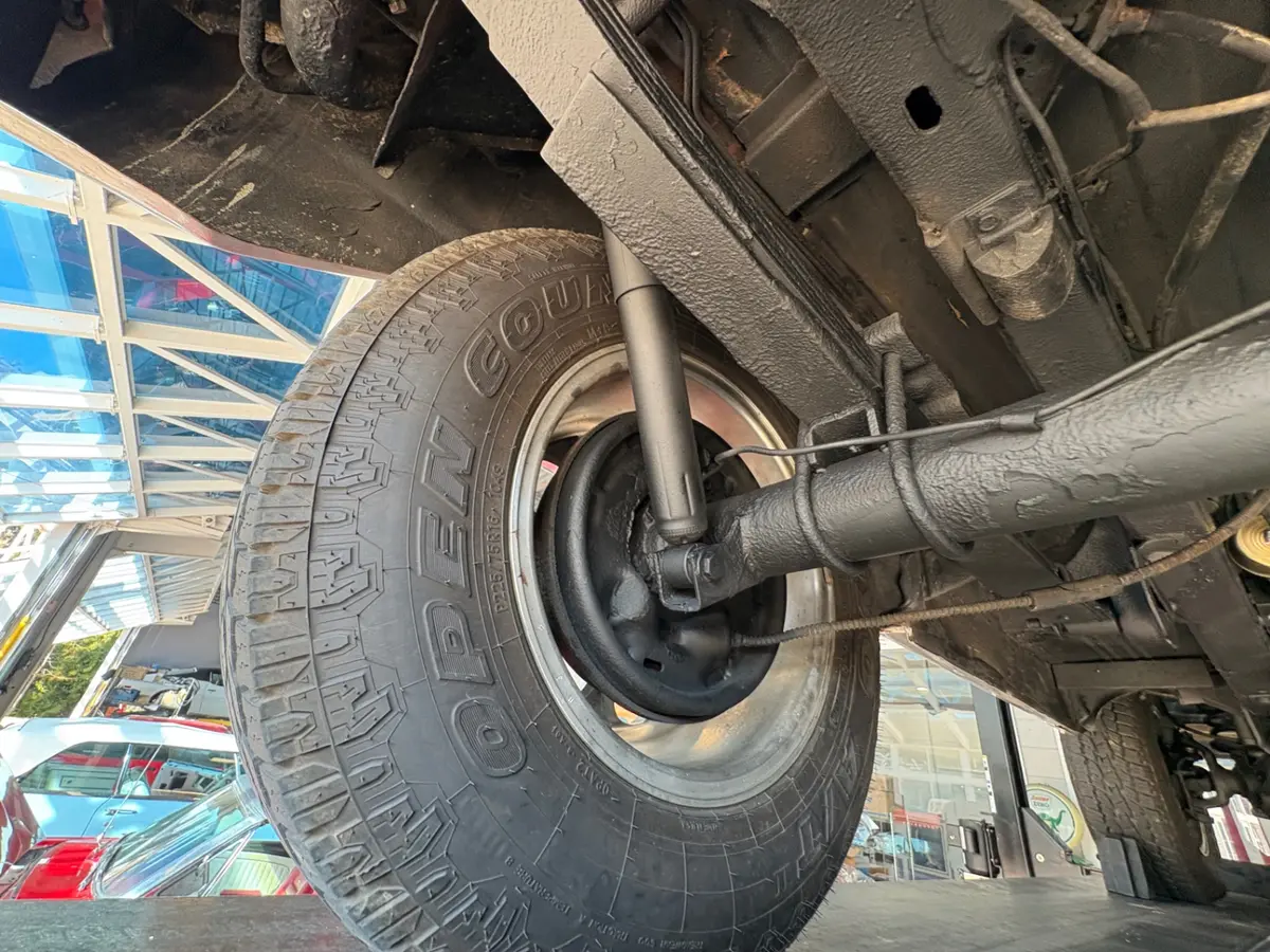Vehicle photo 43