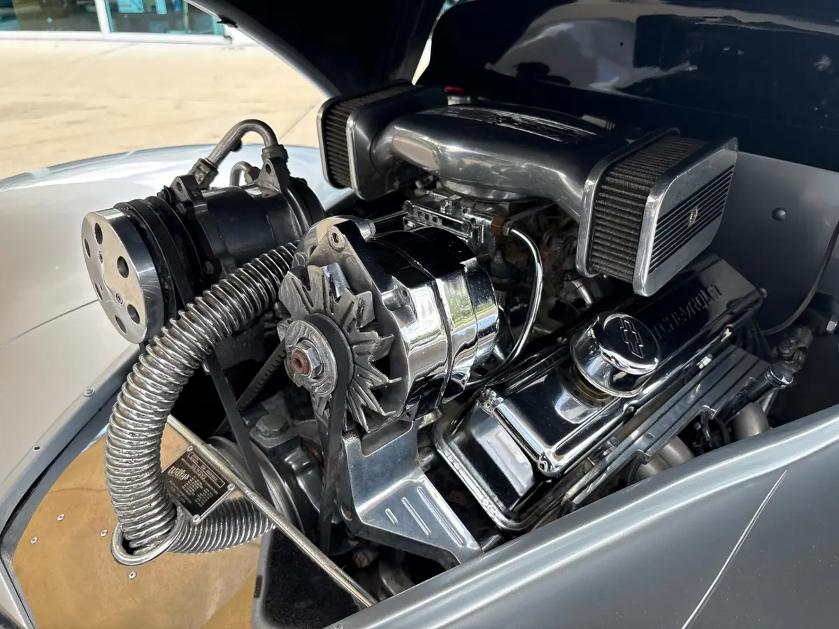 Vehicle photo 28