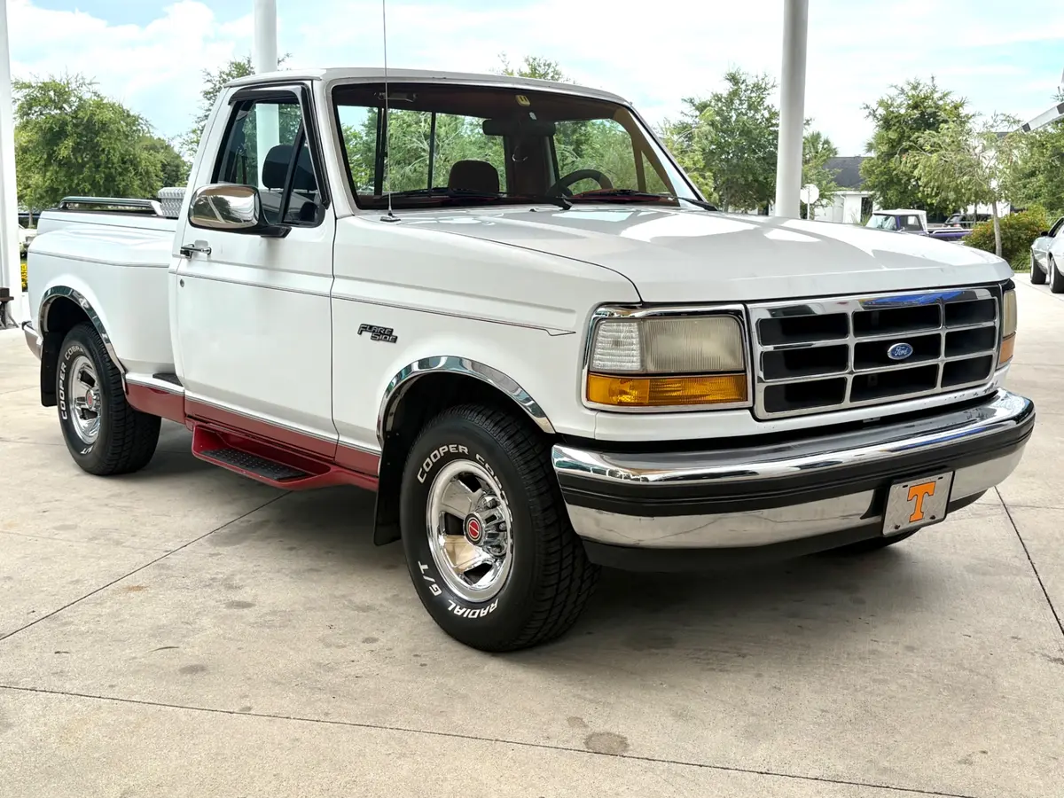 Vehicle photo 4