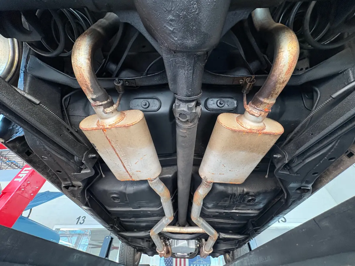 Vehicle photo 54