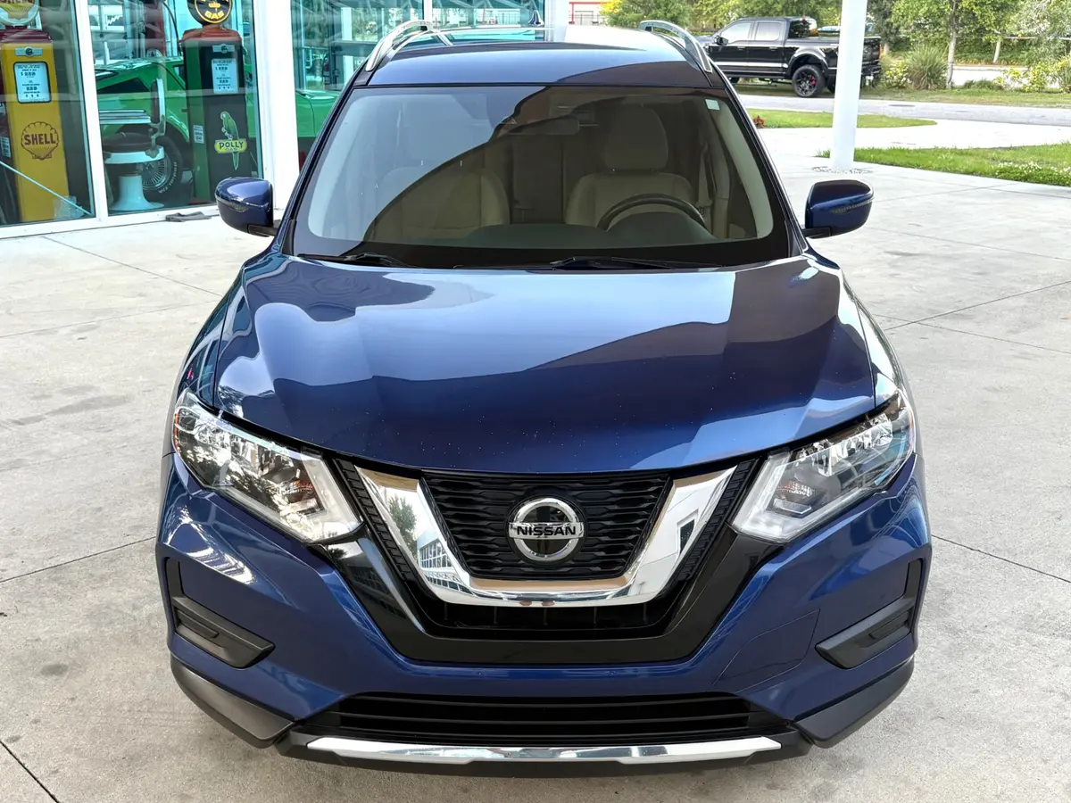 Vehicle photo 3