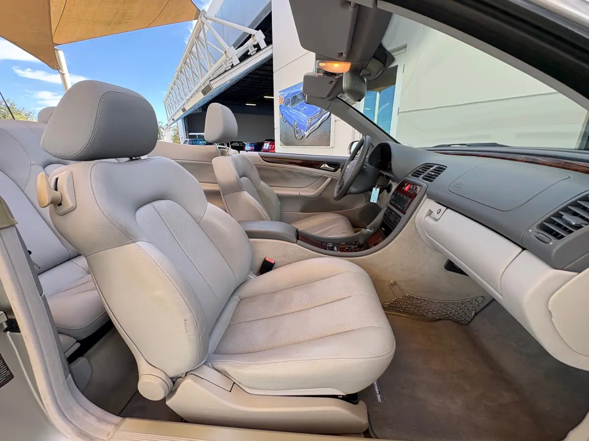 Vehicle photo 43
