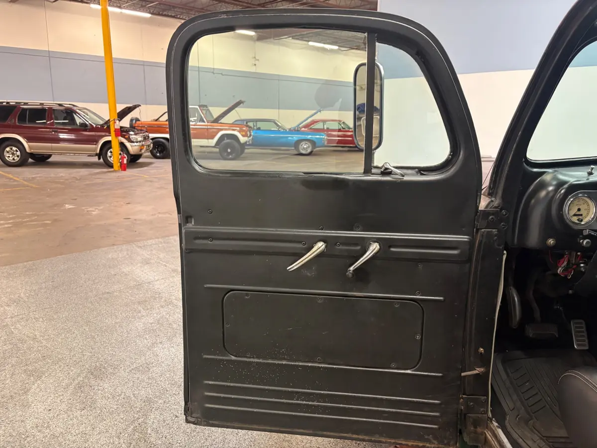 Vehicle photo 10