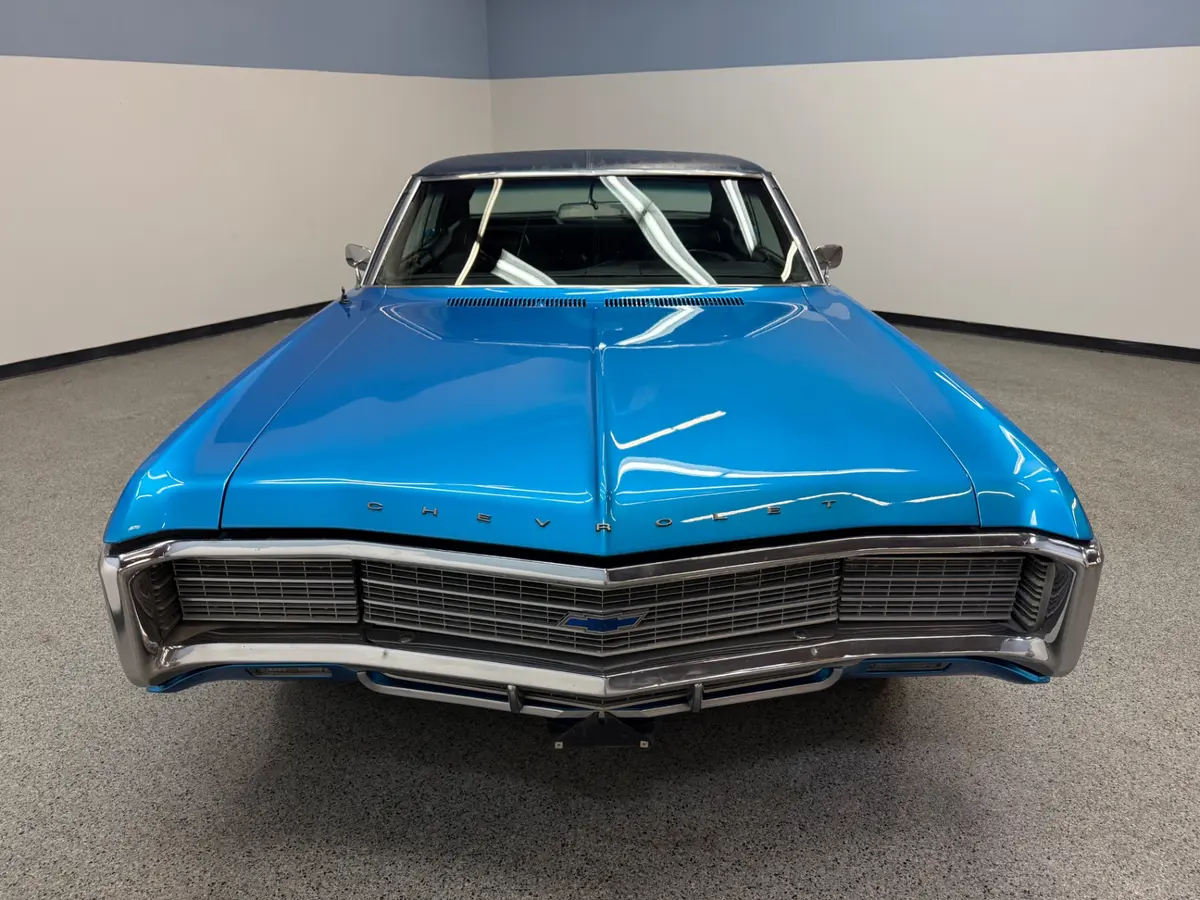 Vehicle photo 9