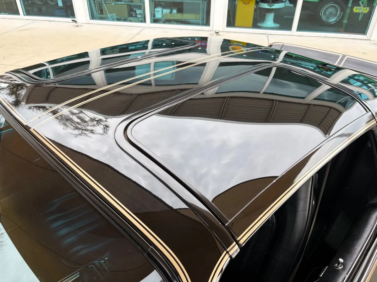 Vehicle photo 25