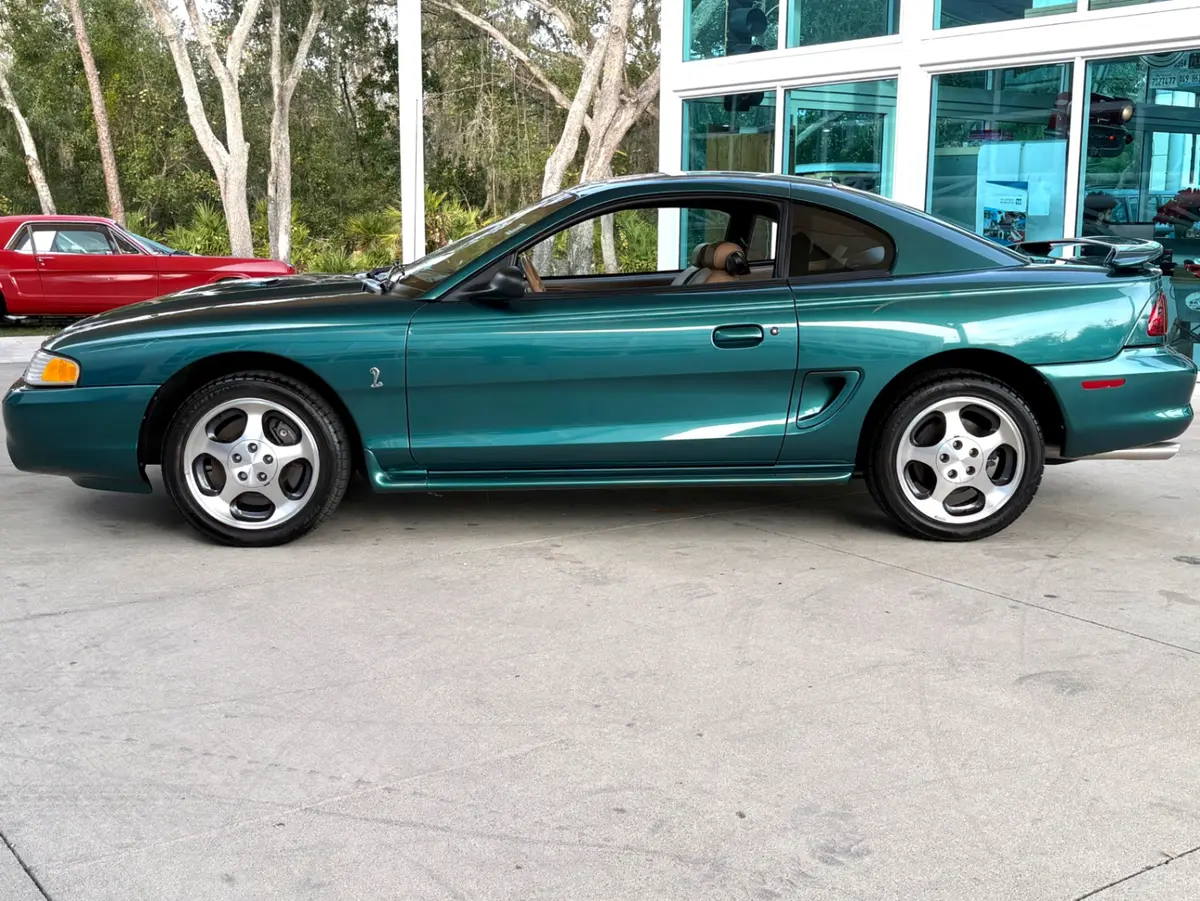 Vehicle photo 11