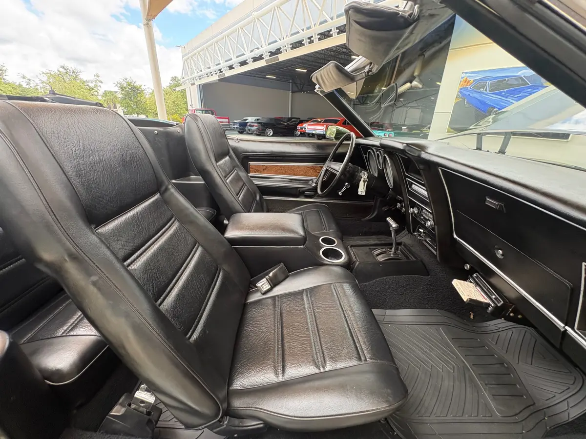 Vehicle photo 43