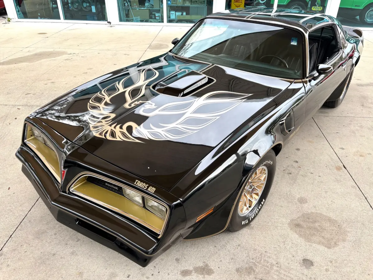 Vehicle photo 26