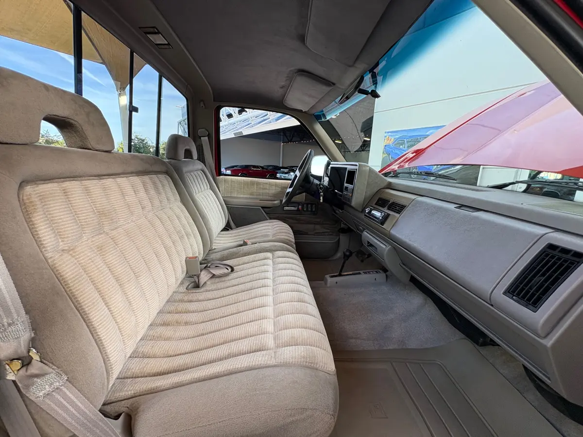 Vehicle photo 37