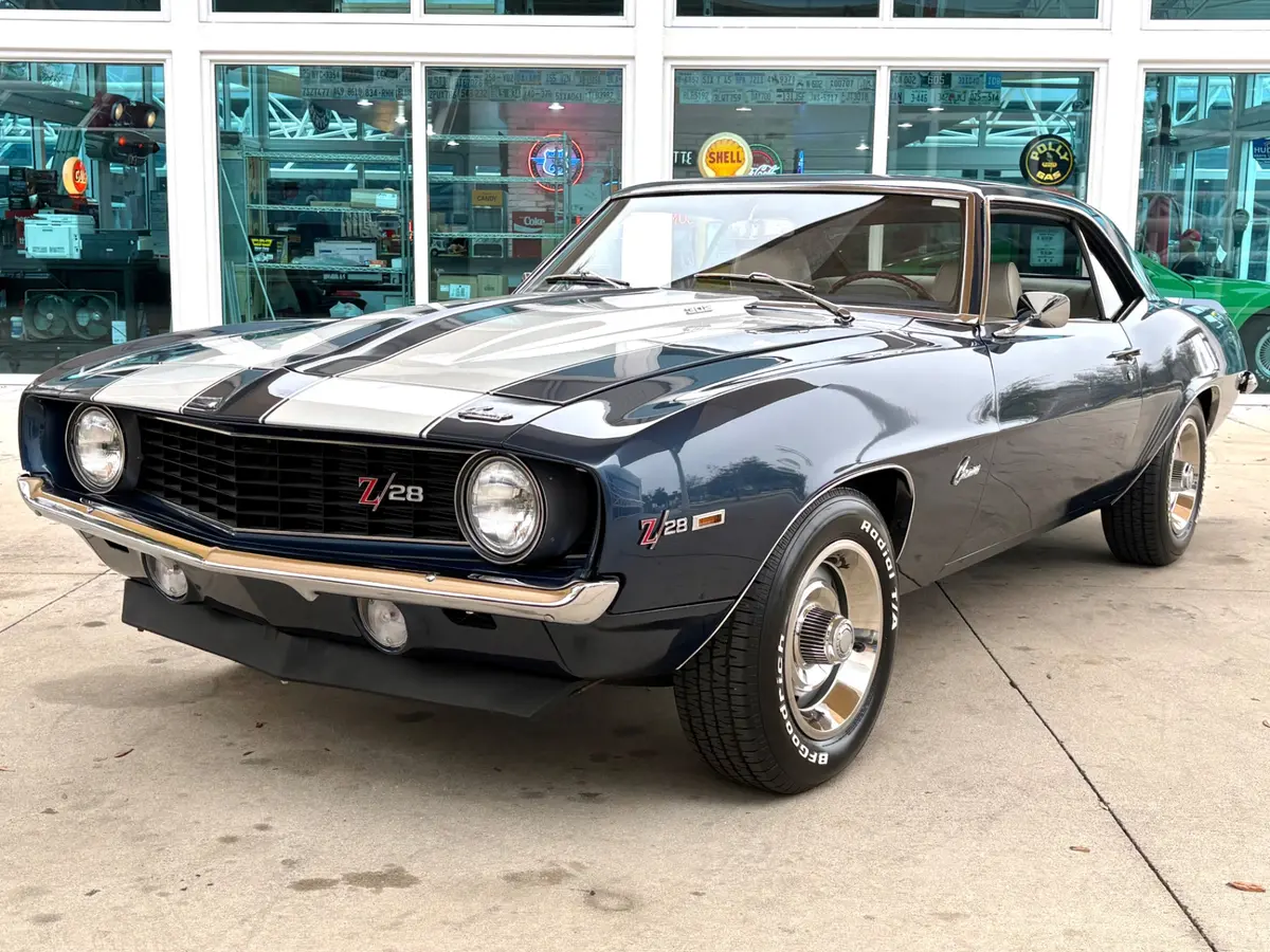 Vehicle photo 12