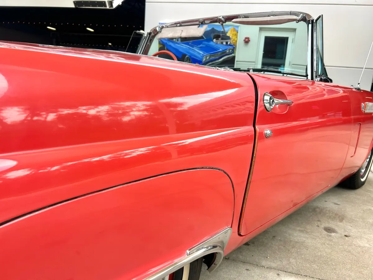 Vehicle photo 15