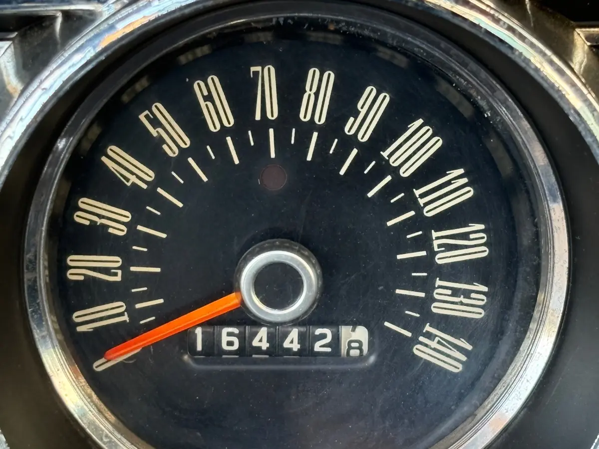 Vehicle photo 29