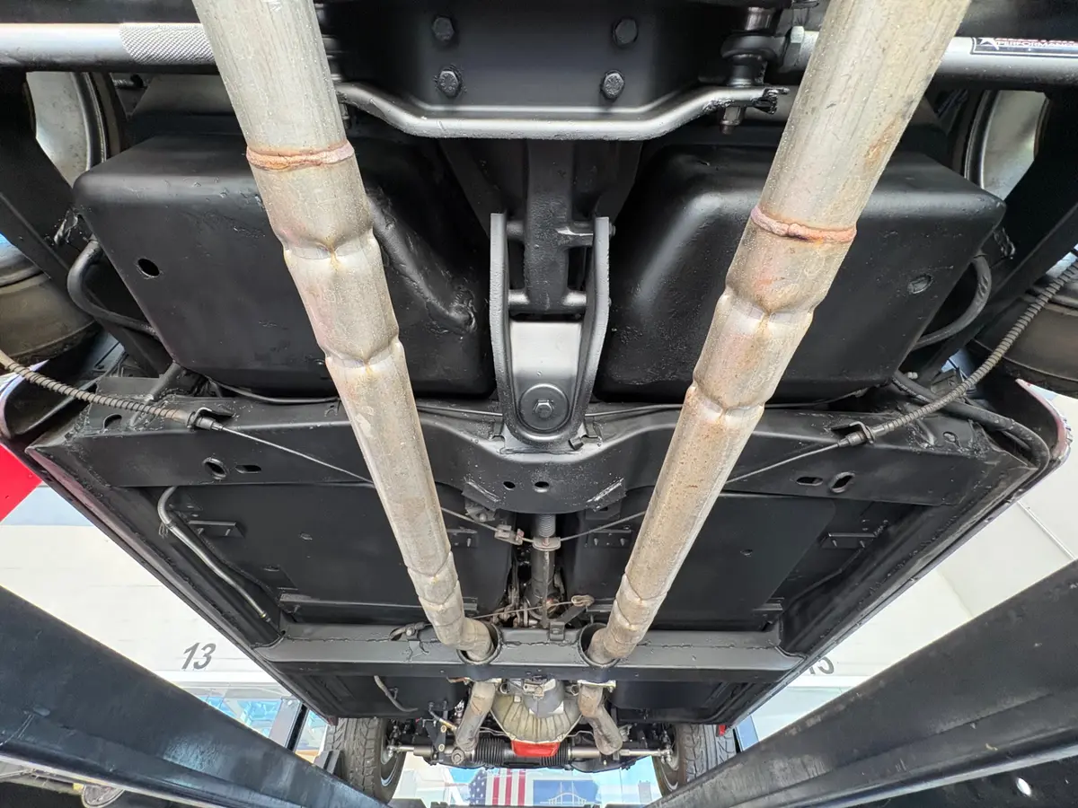 Vehicle photo 46