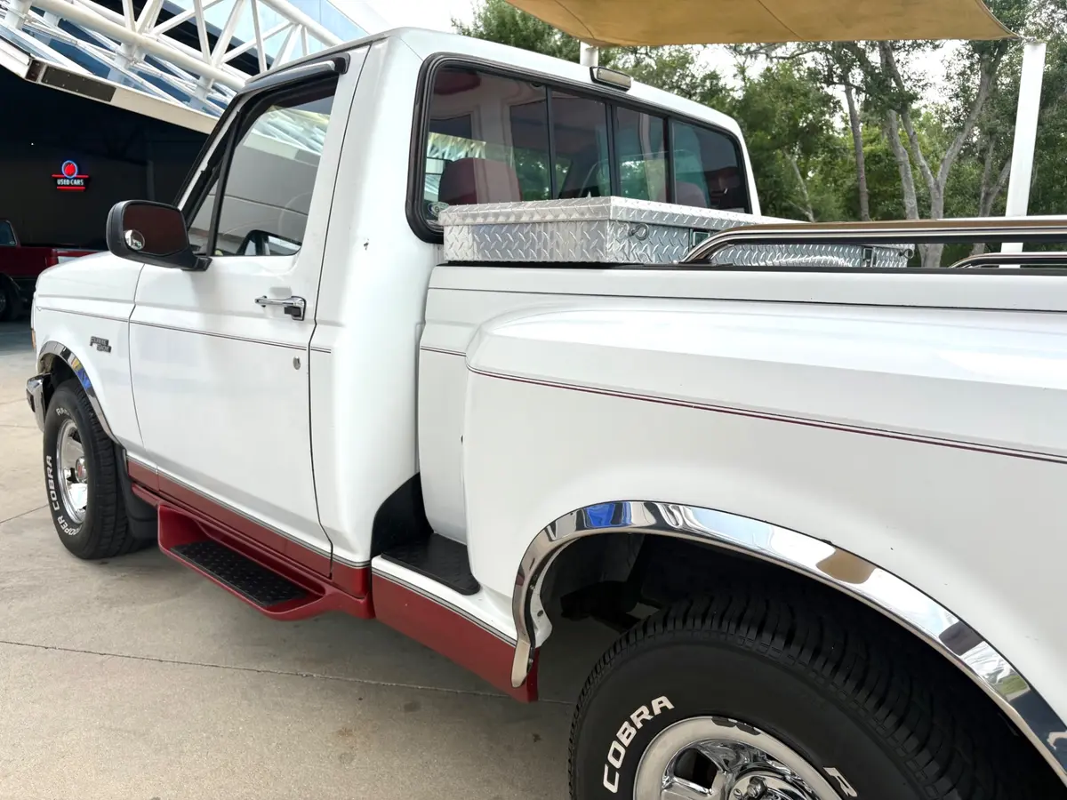 Vehicle photo 14