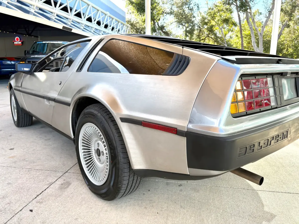 Vehicle photo 15