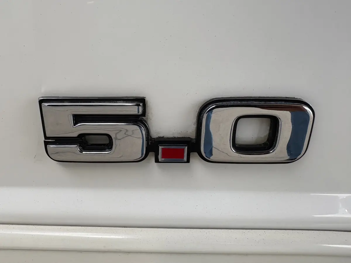 Vehicle photo 26