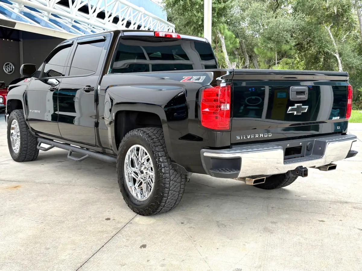 Vehicle photo 9