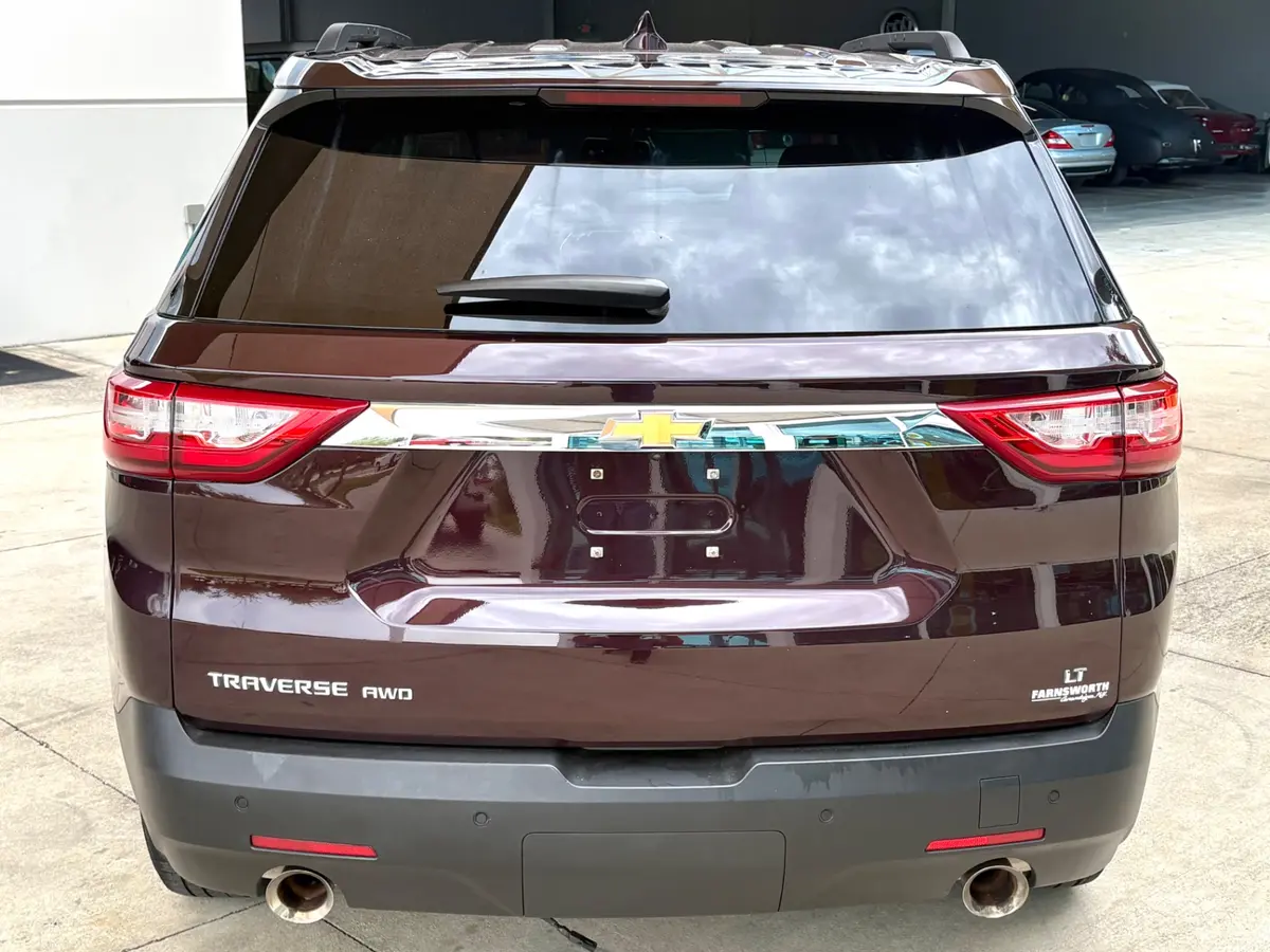 Vehicle photo 8